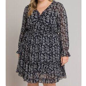 Express Black/white dress Ribbed in center ruffled neck floral print SZ LG